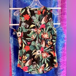 Sleeveless zipper front.